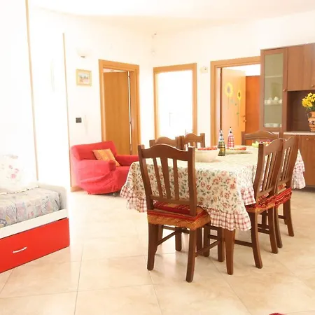 Cotriero Pineta White House Apartment